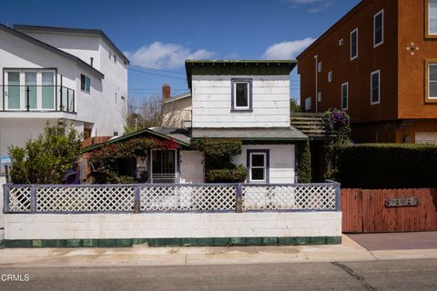 Photo of 133 Santa Paula Avenue, Oxnard, CA 93035 (MLS # V1-36711)