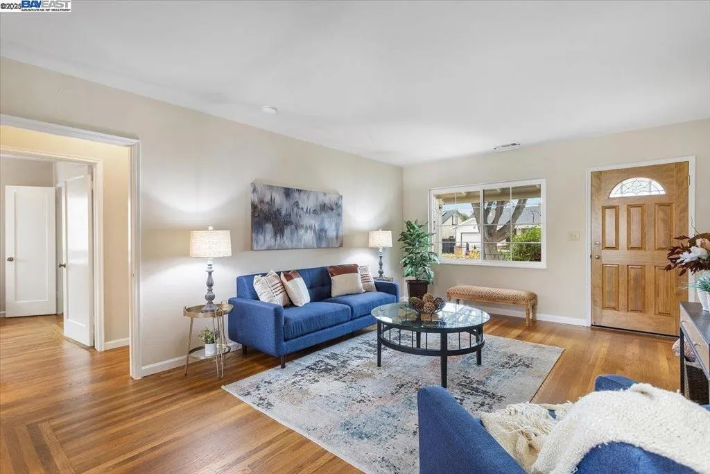 San Leandro, California 94577, United States, 2 Bedrooms Bedrooms, ,1 BathroomBathrooms,Residential,Pending,224693