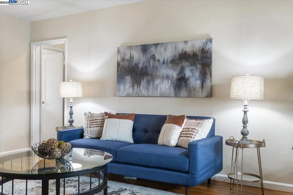 San Leandro, California 94577, United States, 2 Bedrooms Bedrooms, ,1 BathroomBathrooms,Residential,Pending,224693