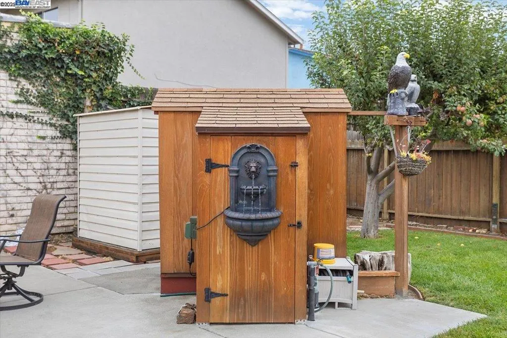 San Leandro, California 94577, United States, 2 Bedrooms Bedrooms, ,1 BathroomBathrooms,Residential,Pending,224693