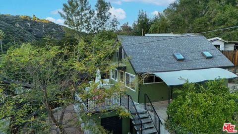 Photo of 21549 Summit Trail, Topanga, CA 90290 (MLS # 26640175)