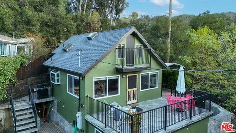 Photo of 21549 Summit Trail, Topanga, CA 90290 (MLS # 26640175)