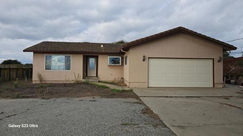 Photo of 17925 Damian Way, Salinas, CA 93907 (MLS # ML82027839)