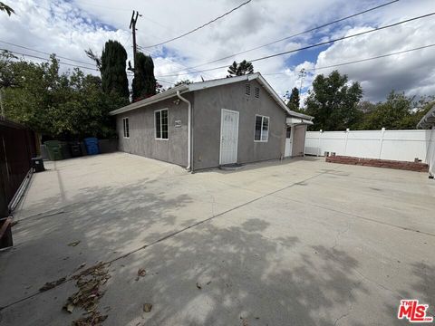 Photo of 18601 Hiawatha Street, Porter Ranch, CA 91326 (MLS # 26702237)