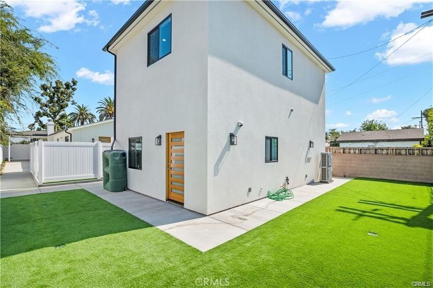 Welcome to this prestigious modern home in the heart of North Hollywood! This stunning two-story property features 2 bedrooms and 2,5 bathrooms, offering over 1,200 square feet of living space. From the moment you arrive, you'll appreciate the privacy and security this property provides. Step inside, and you'll be captivated by the open floor plan—perfectly designed for entertaining guests. The first floor boasts impressive 10-foot ceilings, while the second floor offers a cozy 9-foot ceiling height. Elegant tile and hardwood flooring throughout the home add a touch of luxury. Upstairs, the master bedroom includes an suite bathroom with both a shower and a soaking tub, creating a serene retreat. The home also features a private backyard, ideal for family gatherings and outdoor relaxation. Don’t miss your chance to live in this brand-new home in North Hollywood, complete with modern amenities and a spacious backyard. This property is sure to impress!