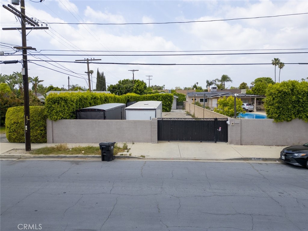 Properties 4 7737 Ethel Avenue