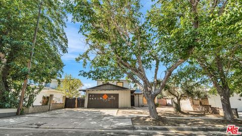 Photo of 836 E Pillsbury Street, Lancaster, CA 93535 (MLS # 25582707)