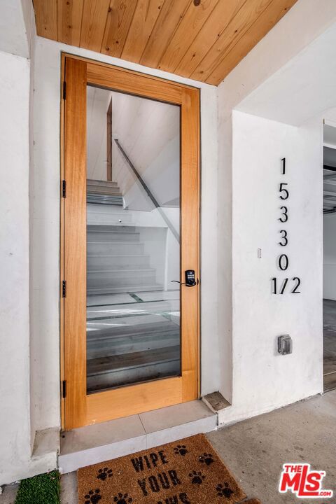 15330 Weddington Street