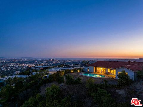 Photo of 9323 Nightingale Drive, Los Angeles, CA 90069 (MLS # 25606941)