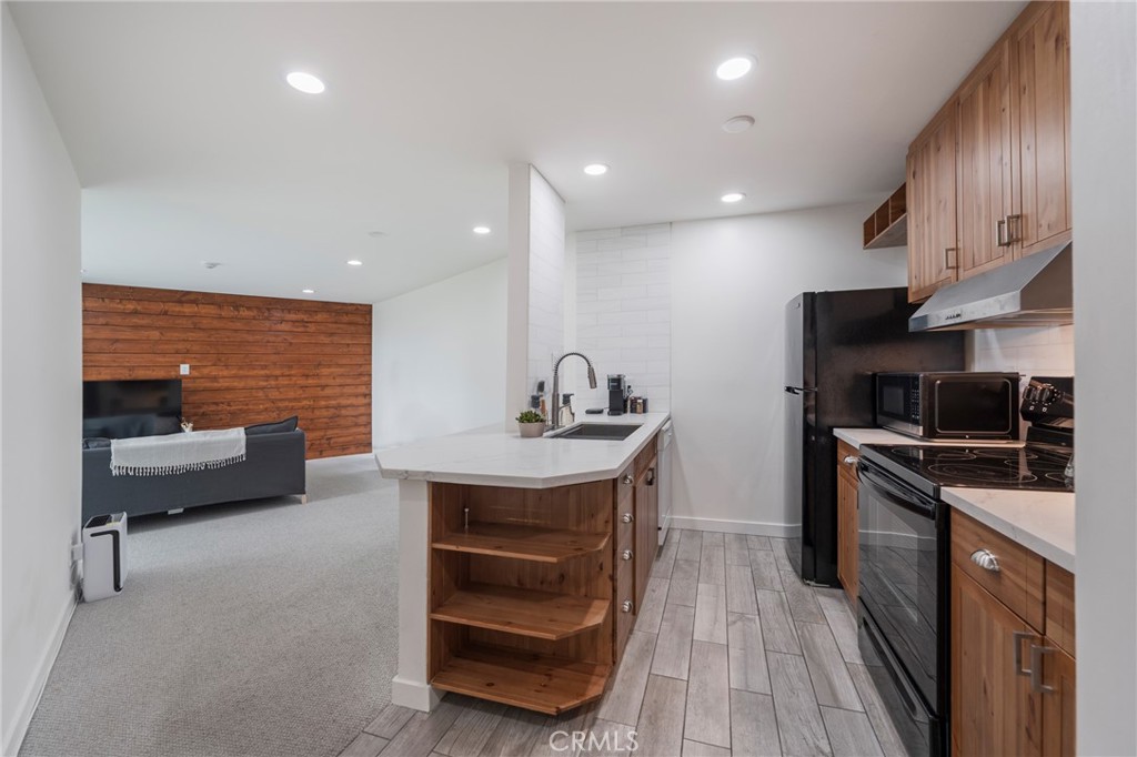660 The Village 204