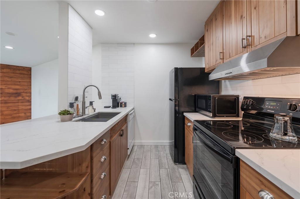 660 The Village 204