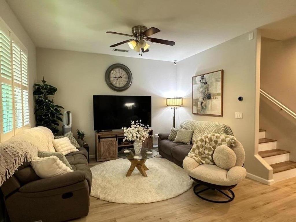 900 Old Oak Lane 3
