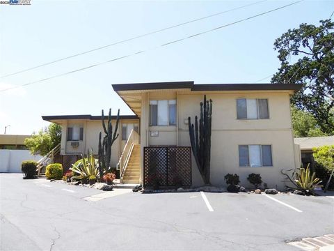 Photo of 1282 1282 Carmel Ct Ct, Walnut Creek, CA 94596 (MLS # 41113561)