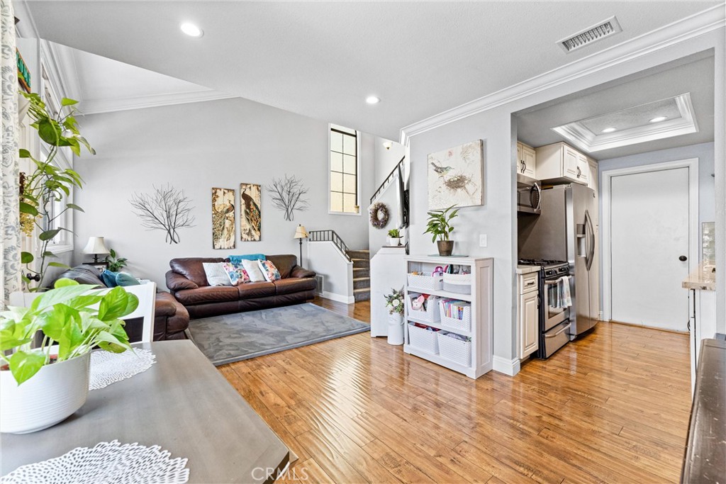 7085 Cerritos Avenue