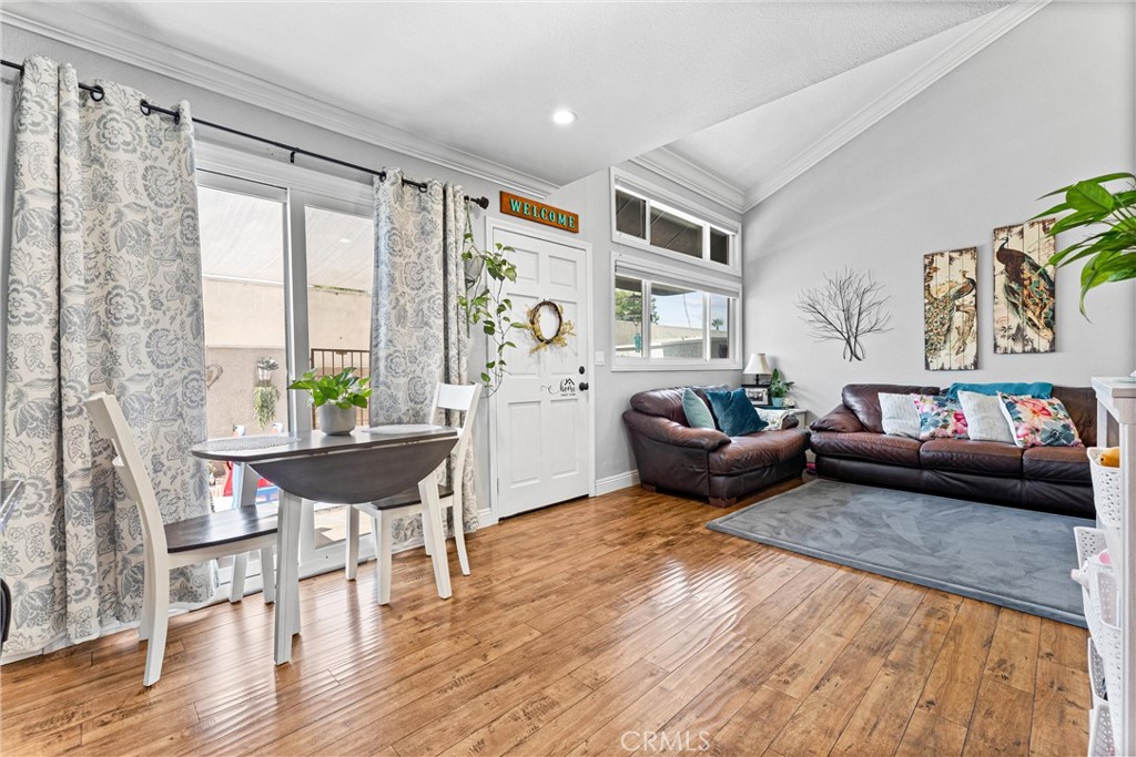 7085 Cerritos Avenue