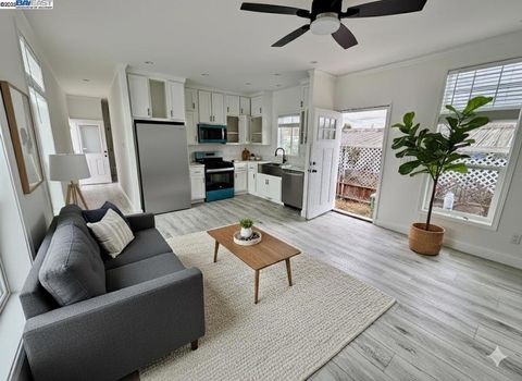 Photo of 2572 park side dr Dr, Union City, CA 94587 (MLS # 41116756)