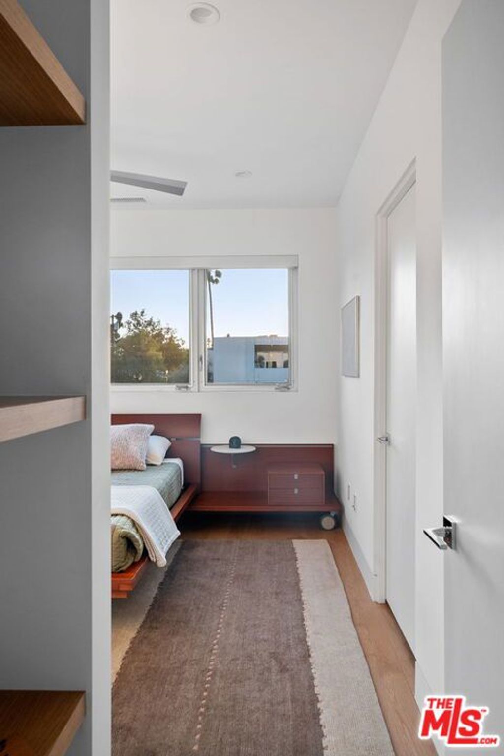 listing image 130727237867732568884