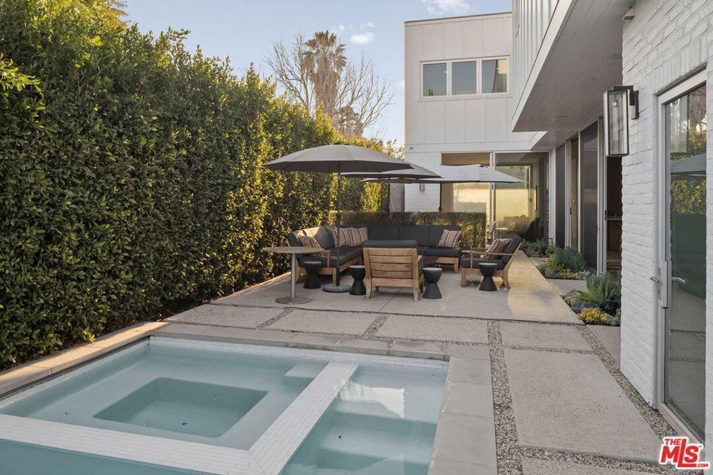 listing image 130722642407771177092