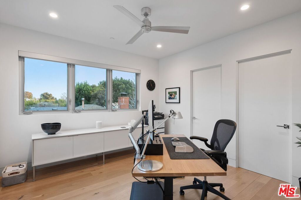 listing image 130722342183377143969