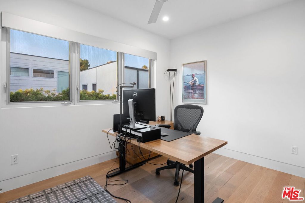 listing image 130726807878202448734