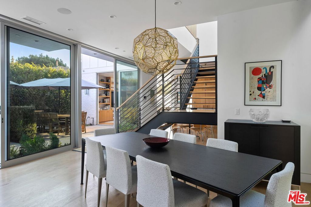 listing image 130728295013616253432