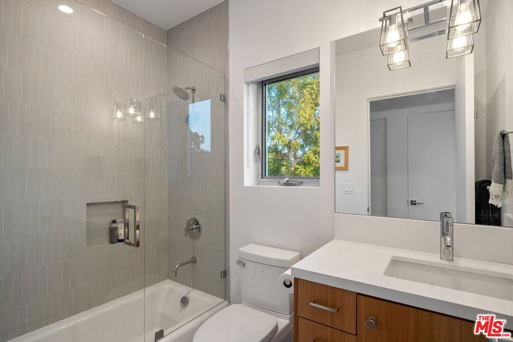 listing image 130728936630550432464
