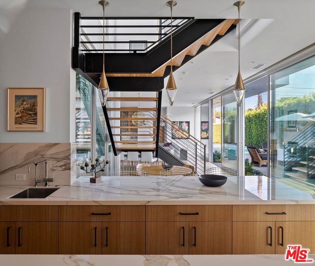 listing image 130720185513726754871
