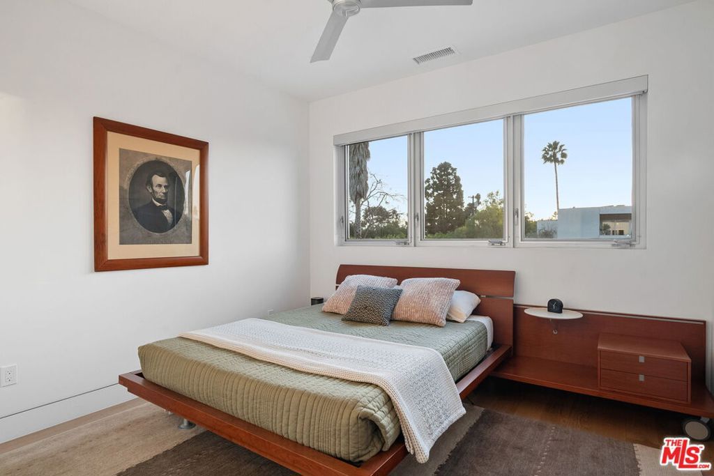 listing image 130727010291769111364