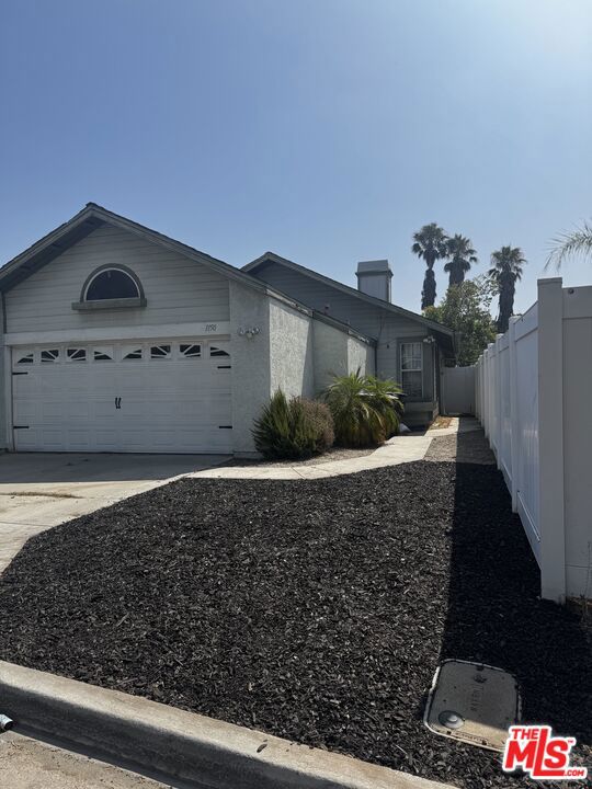 Super cute single family home that has been updated! Gorgeous flooring and new paint throughout as well as an updated backyard.