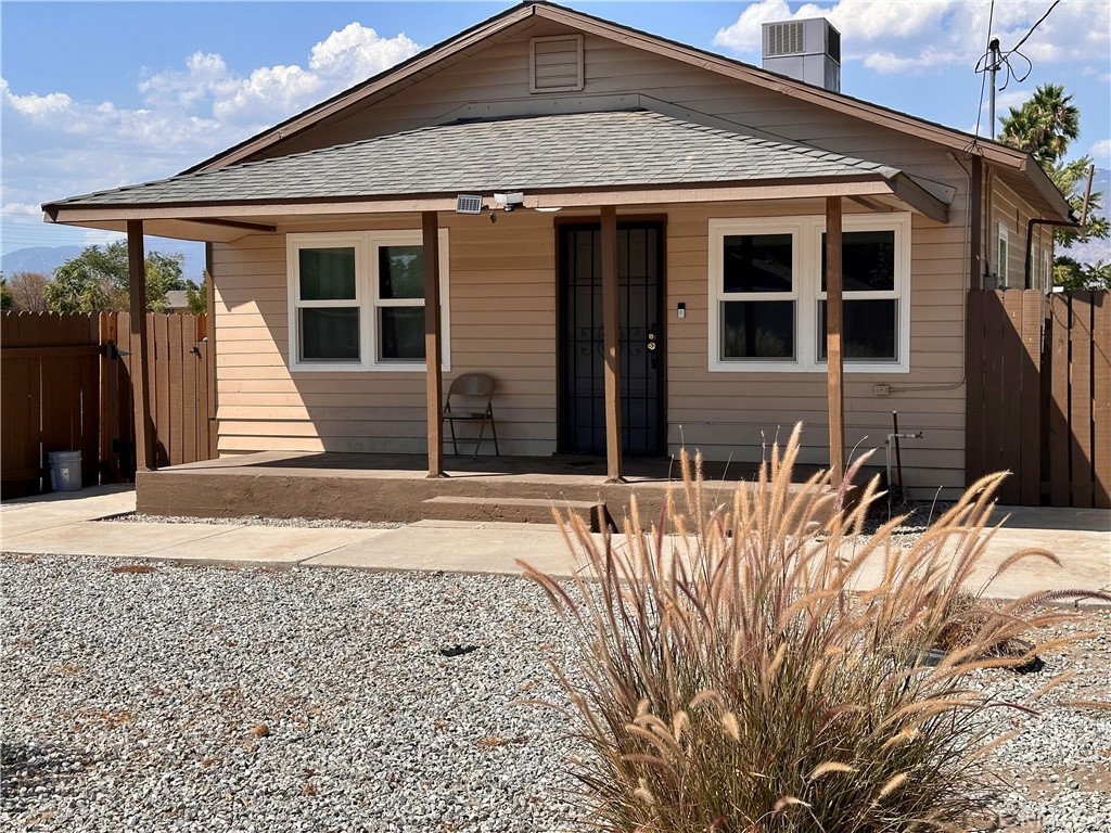 This is a great starter home in really good condition. The house is located on a 258 foot deep lot fully fenced and with lots of concrete and a metal out building. Perfect for a trucker, RVer or contractor. Great opportunity for an ADU or two. The house has great curb appeal an upgraded kitchen, indoor laundry and central A/C. Exterior has fresh paint. Don't miss this one!