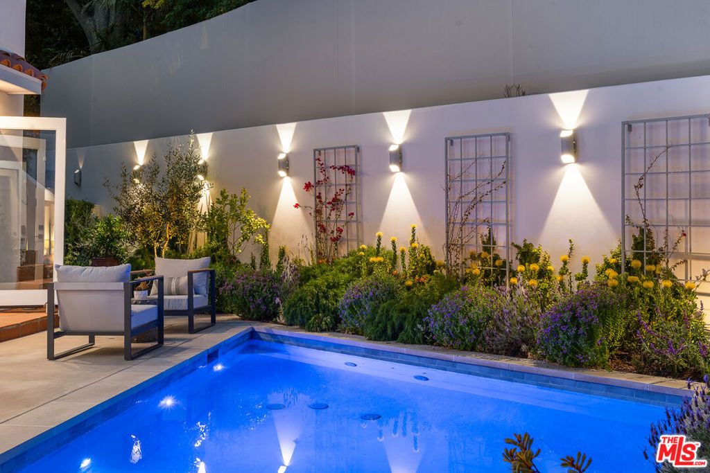 Photo of 8701 Wonderland Park Avenue, Los Angeles, CA 90046 (MLS # 25585865)
