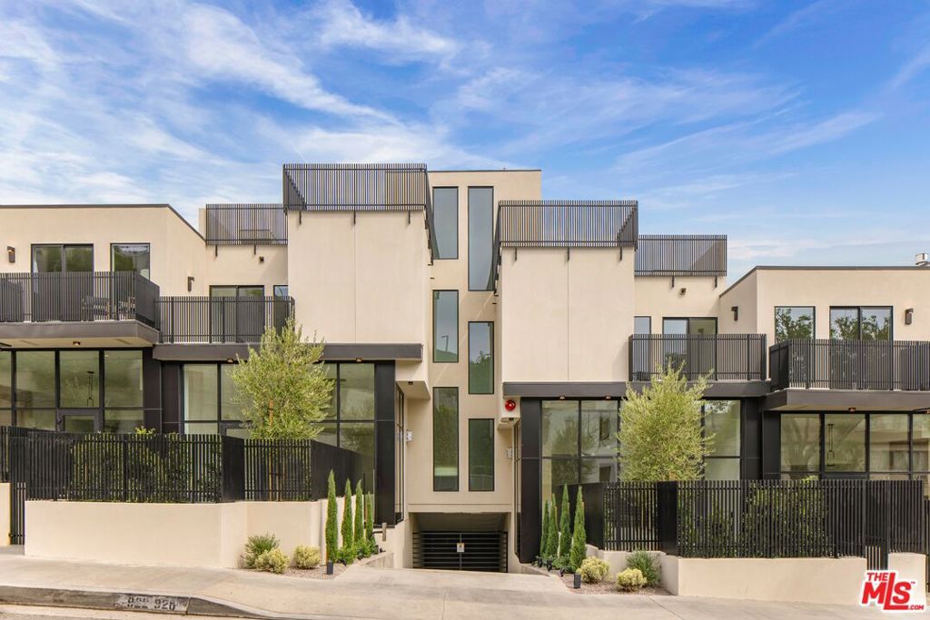 Photo of 922 N West Knoll Drive, West Hollywood, CA 90069 (MLS # 25601885)