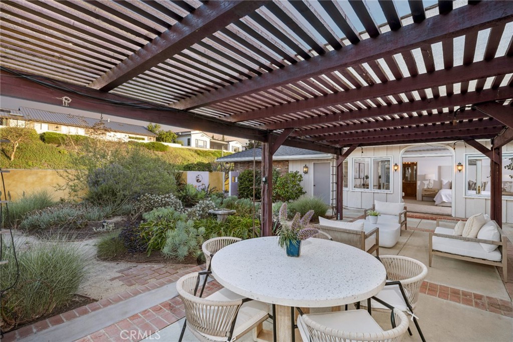 2421 Blackthorn Street