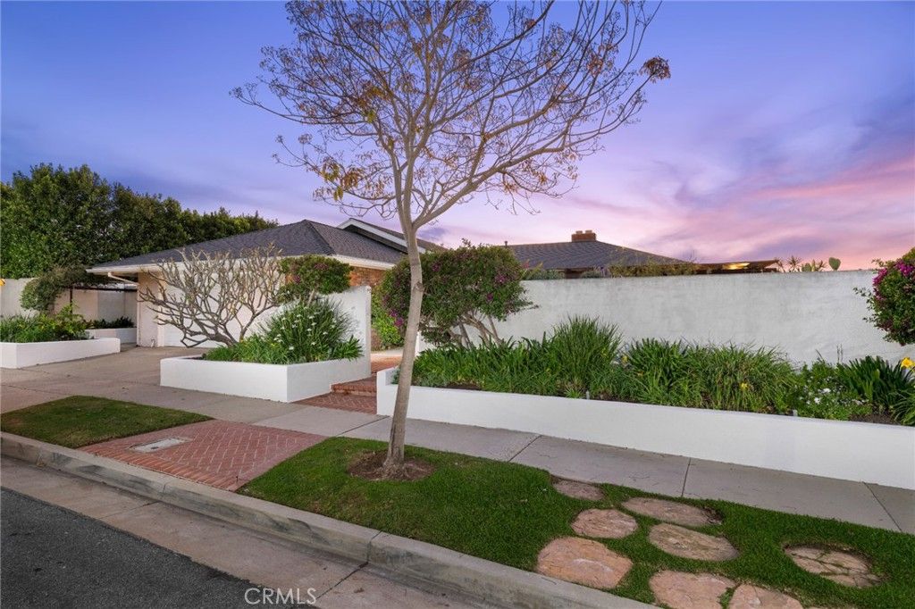 Photo of 2421 Blackthorn Street, Newport Beach, CA 92660 (MLS # NP26053163)