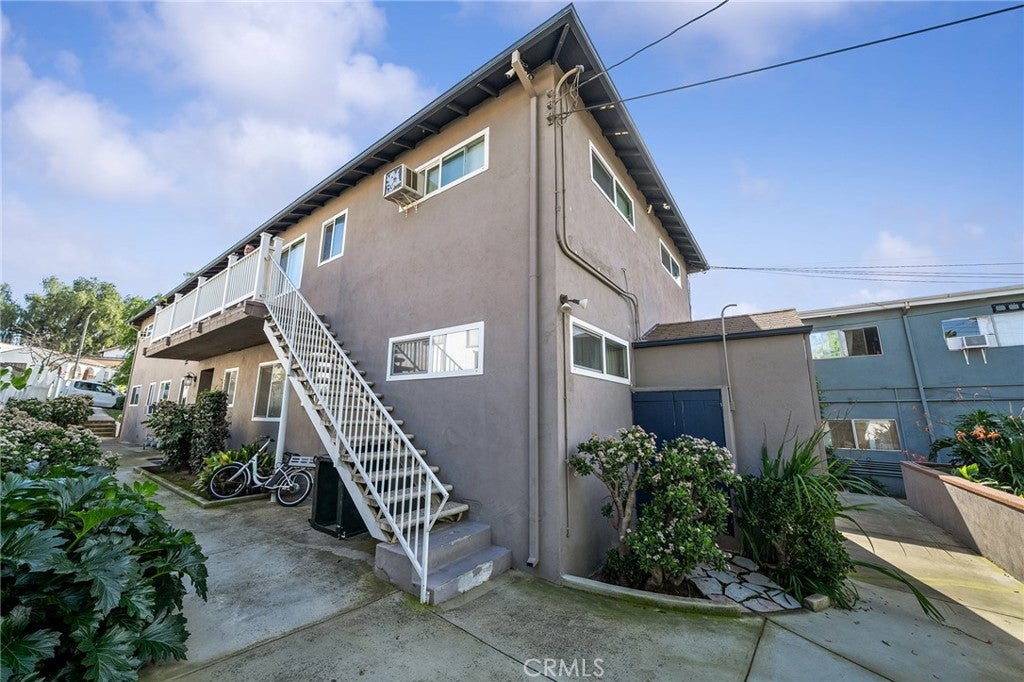 3823 Stockbridge