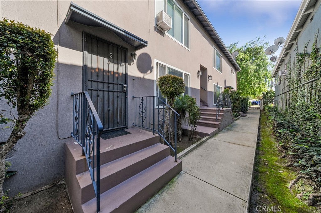 3823 Stockbridge