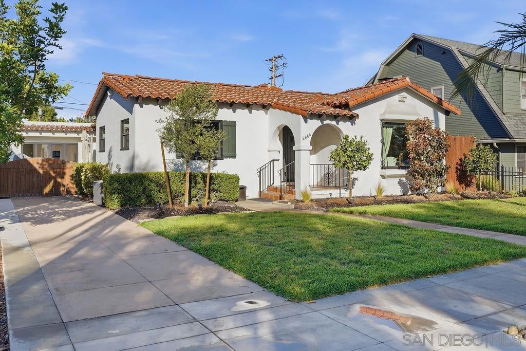 4664 Biona Dr