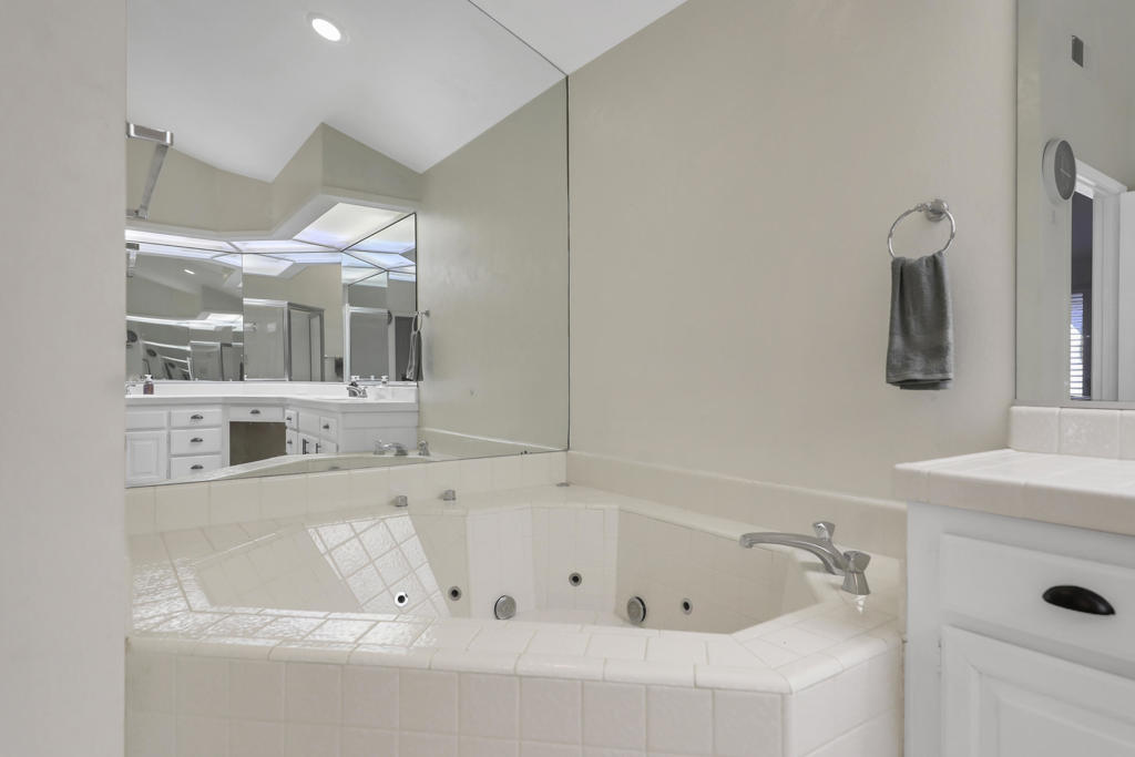 The Lakes Country Cl - Residential