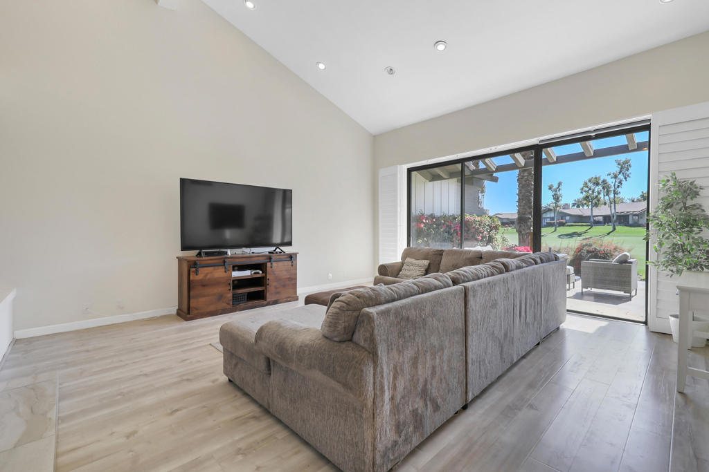 The Lakes Country Cl - Residential