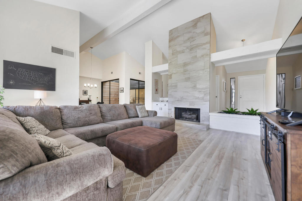 The Lakes Country Cl - Residential