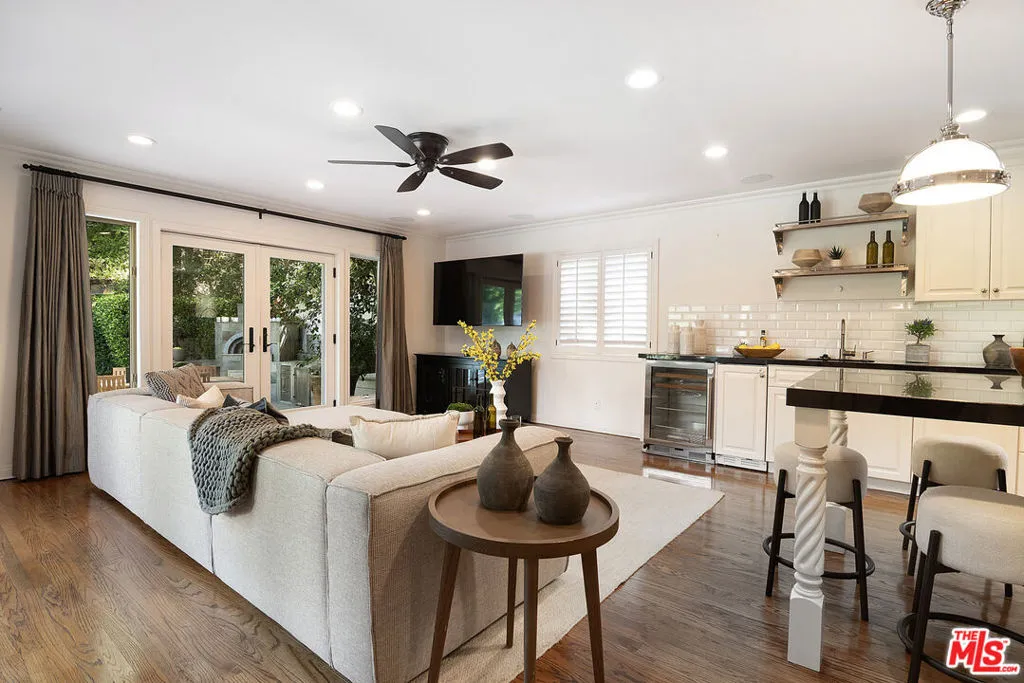 Sherman Oaks, California 91403, United States, 6 Bedrooms Bedrooms, ,6 BathroomsBathrooms,Residential,Active,217155