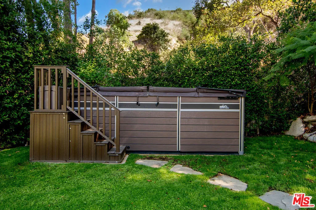 Sherman Oaks, California 91403, United States, 6 Bedrooms Bedrooms, ,6 BathroomsBathrooms,Residential,Active,217155