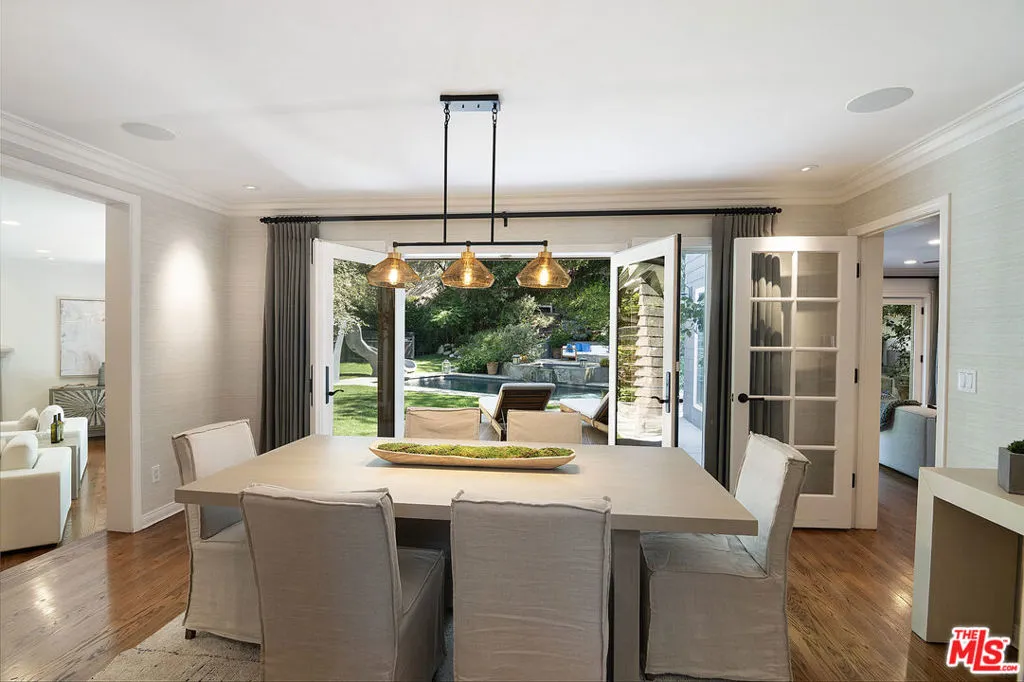 Sherman Oaks, California 91403, United States, 6 Bedrooms Bedrooms, ,6 BathroomsBathrooms,Residential,Active,217155