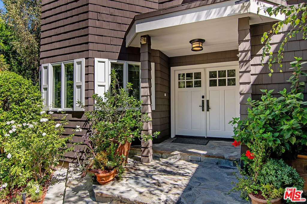 Sherman Oaks, California 91403, United States, 6 Bedrooms Bedrooms, ,6 BathroomsBathrooms,Residential,Active,217155