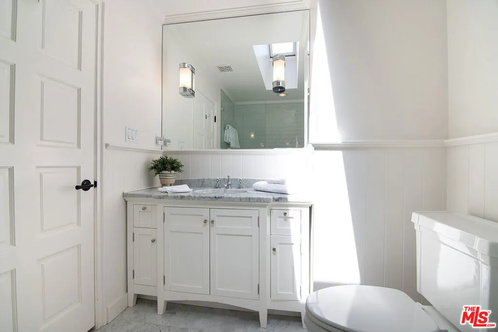 Sherman Oaks, California 91403, United States, 6 Bedrooms Bedrooms, ,6 BathroomsBathrooms,Residential,Active,217155