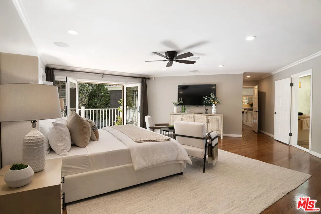 Sherman Oaks, California 91403, United States, 6 Bedrooms Bedrooms, ,6 BathroomsBathrooms,Residential,Active,217155