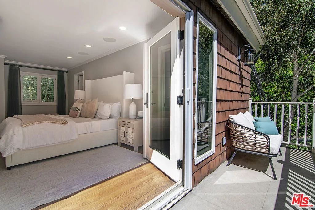 Sherman Oaks, California 91403, United States, 6 Bedrooms Bedrooms, ,6 BathroomsBathrooms,Residential,Active,217155