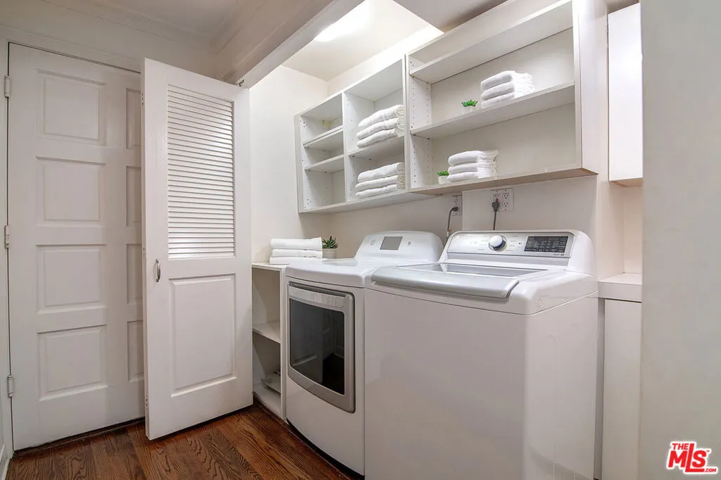 Sherman Oaks, California 91403, United States, 6 Bedrooms Bedrooms, ,6 BathroomsBathrooms,Residential,Active,217155