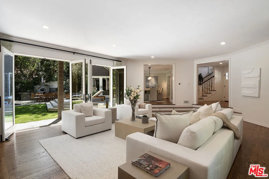 Sherman Oaks, California 91403, United States, 6 Bedrooms Bedrooms, ,6 BathroomsBathrooms,Residential,Active,217155