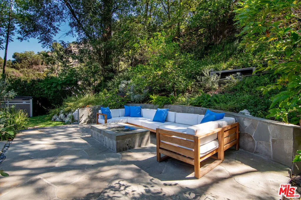 Sherman Oaks, California 91403, United States, 6 Bedrooms Bedrooms, ,6 BathroomsBathrooms,Residential,Active,217155